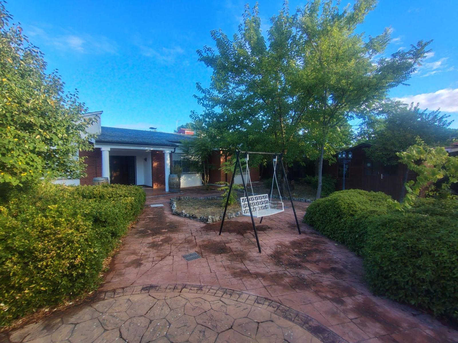 Chalet for Rent in Viana de Cega