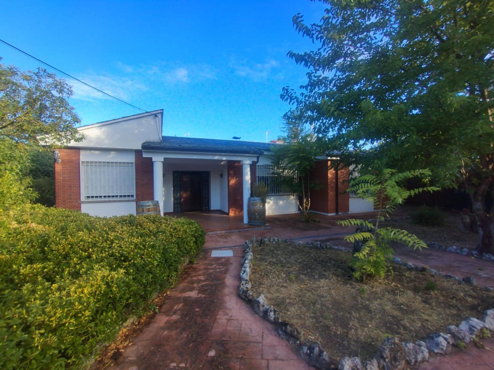 Chalet for Rent in Viana de Cega
