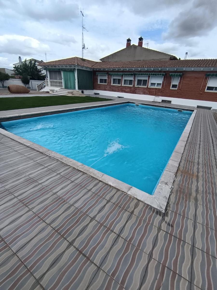 Chalet for Sale in Viana de Cega