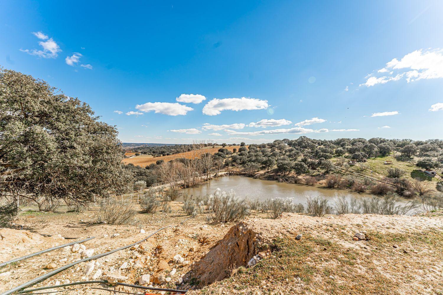 Plot for Sale in Almorox