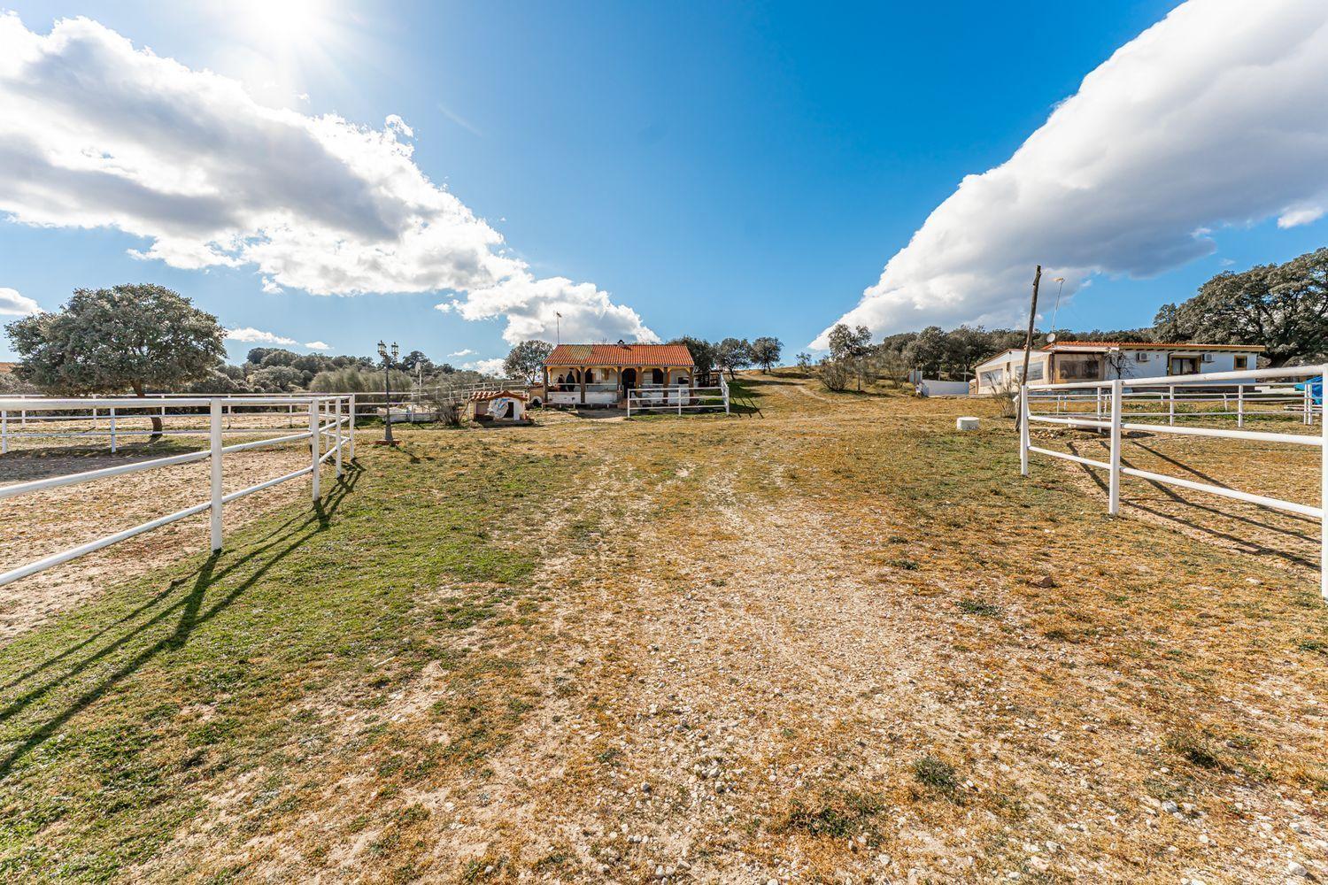 Plot for Sale in Almorox