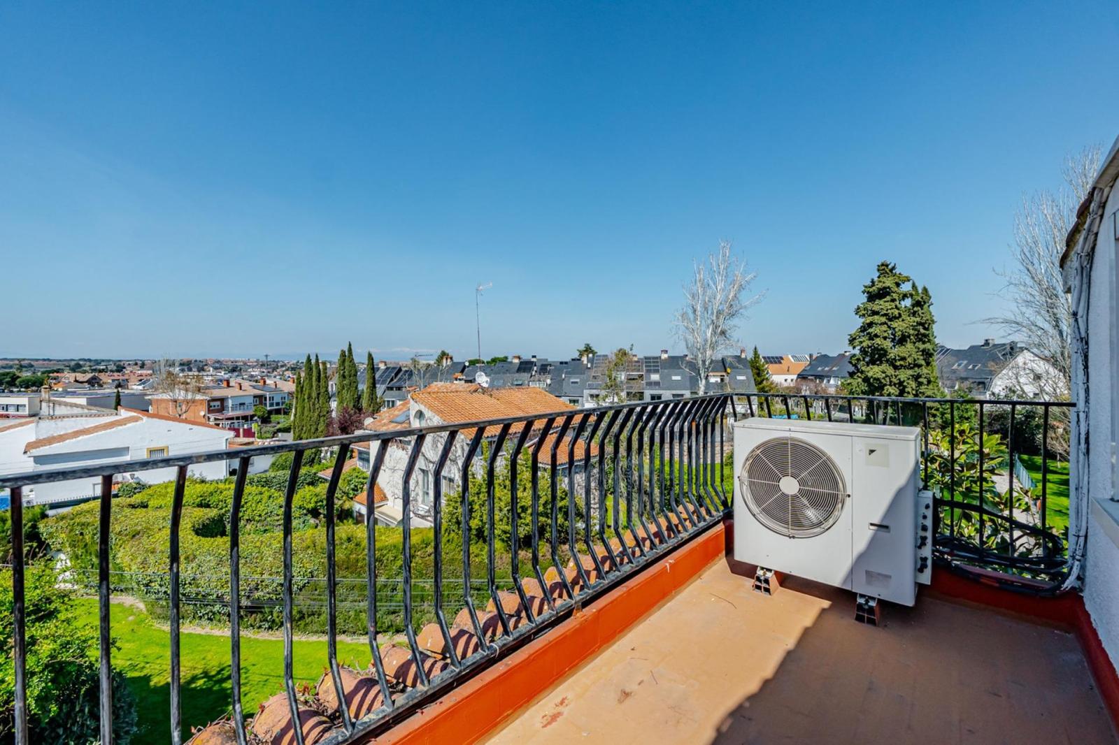 Semi-detached House for Sale in Pozuelo de Alarcón