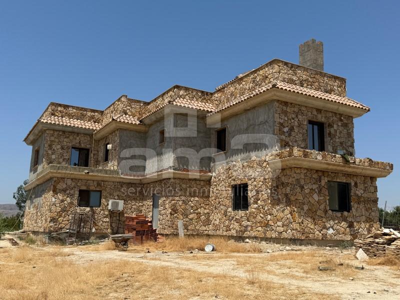 Chalet for Sale in Turre