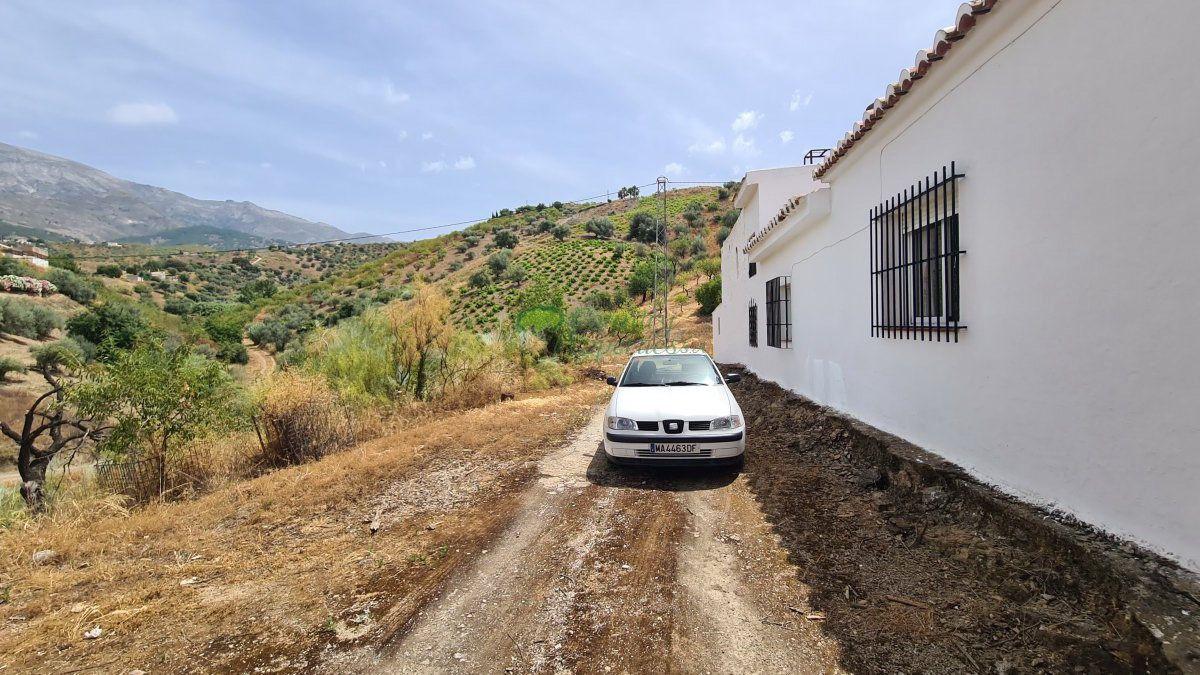 House for Sale in Sedella
