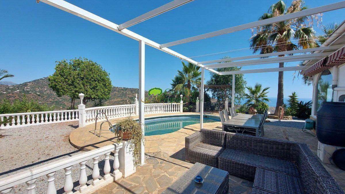 House for Sale in Arenas