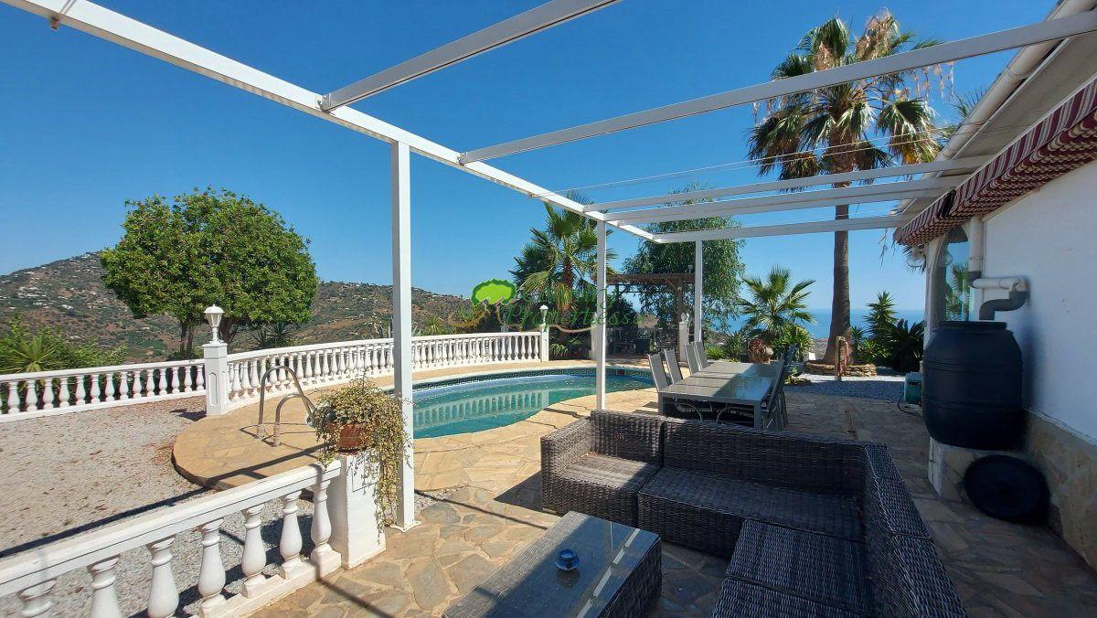 House for Sale in Arenas