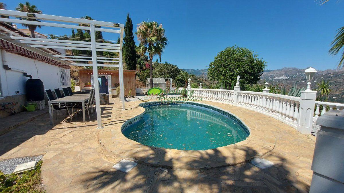 House for Sale in Arenas