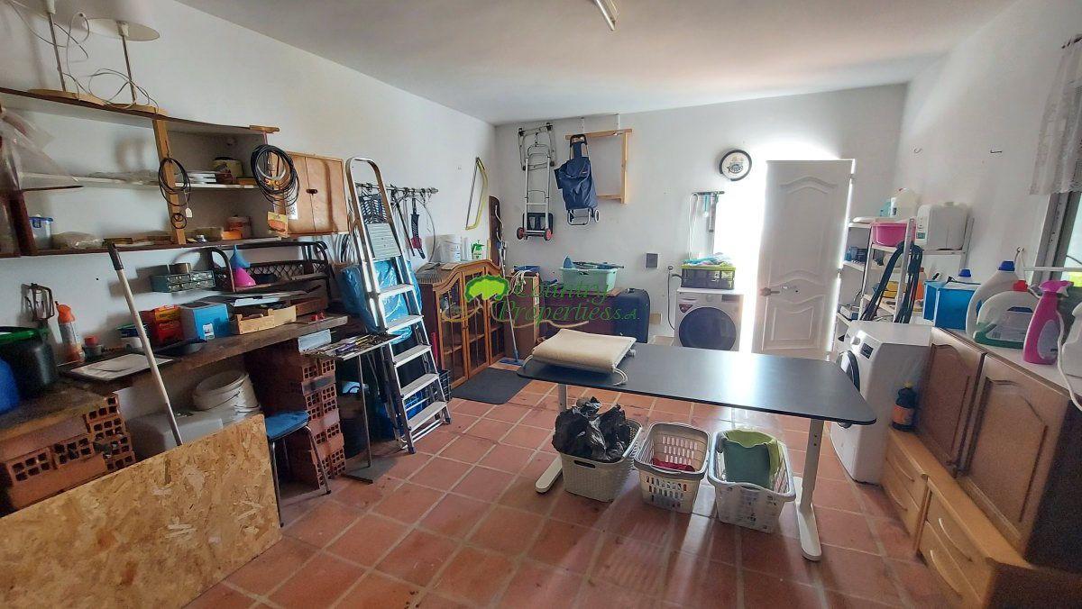 House for Sale in Arenas