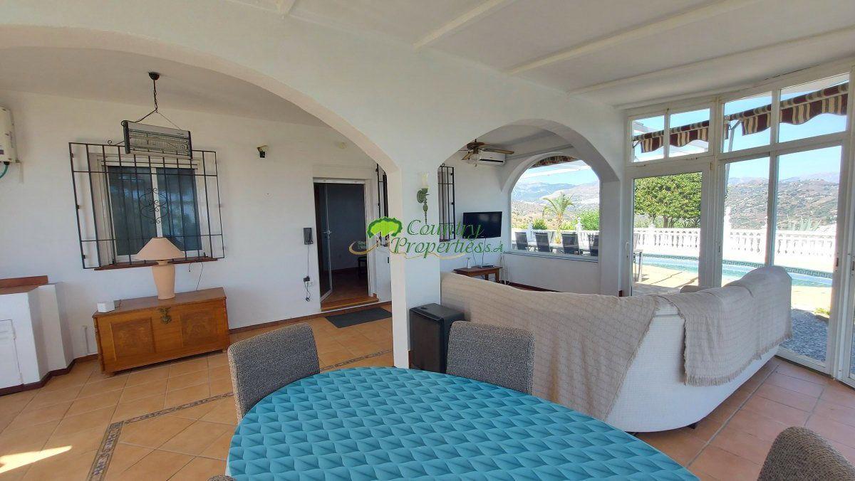 House for Sale in Arenas