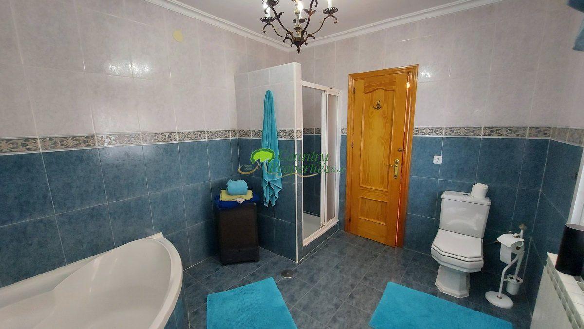 House for Sale in Arenas