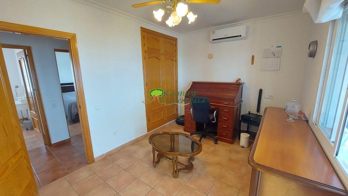 House for Sale in Arenas