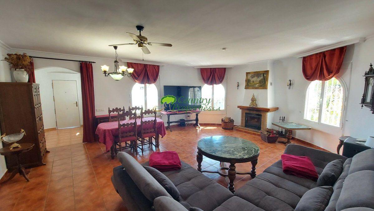 House for Sale in Arenas