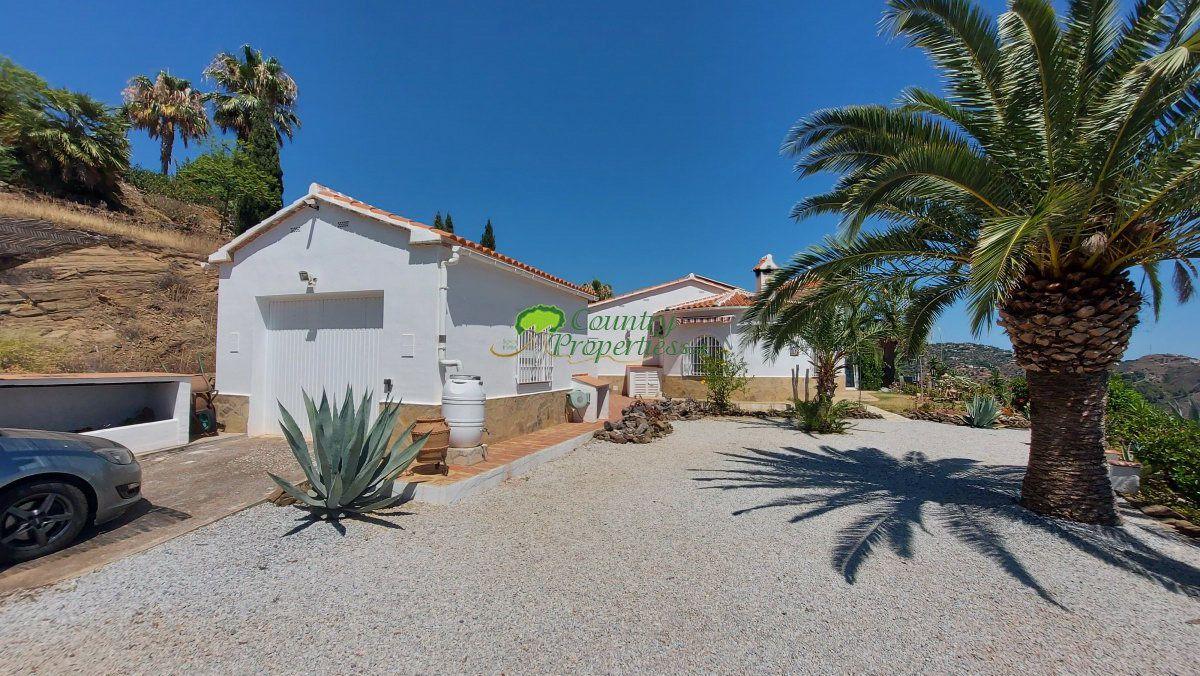House for Sale in Arenas