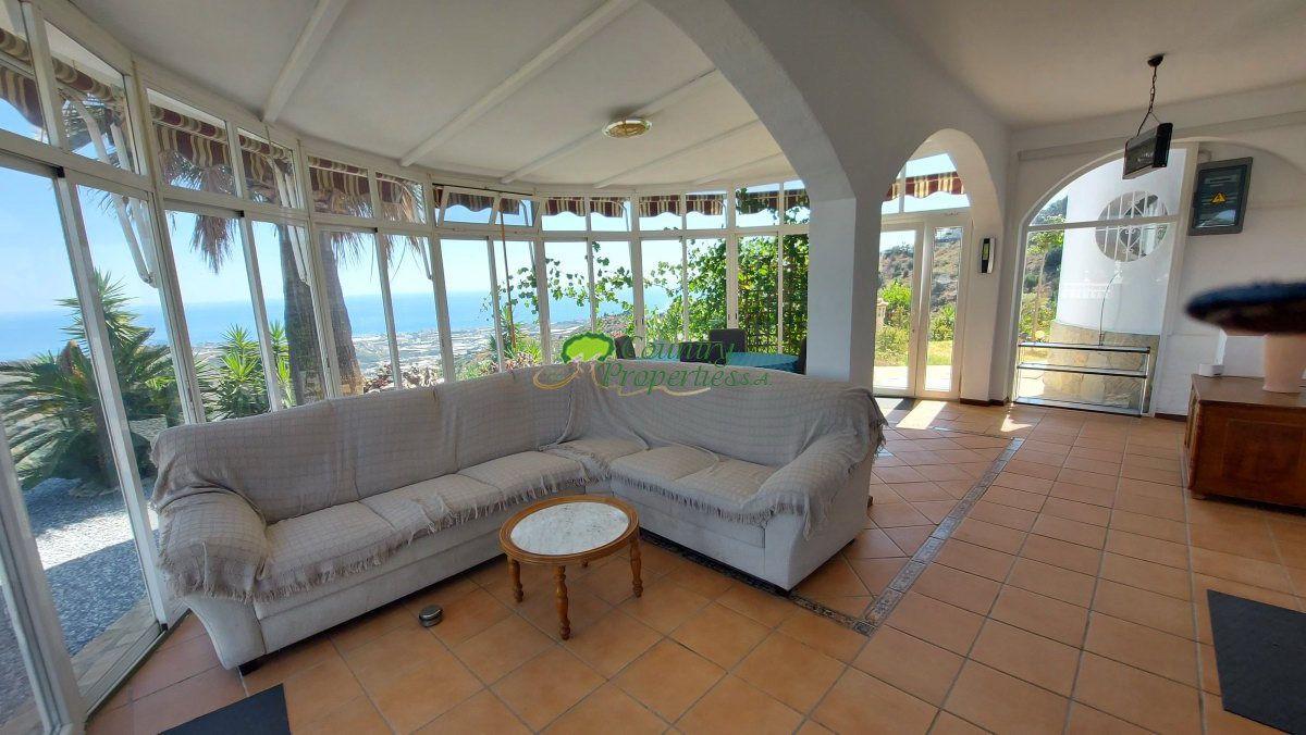 House for Sale in Arenas