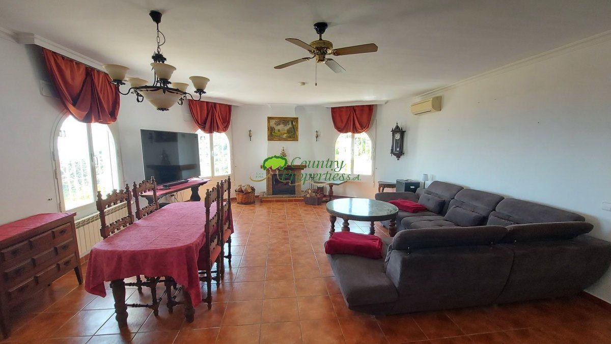 House for Sale in Arenas