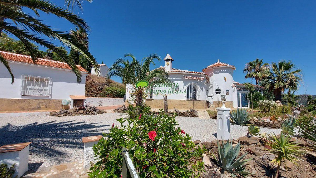 House for Sale in Arenas