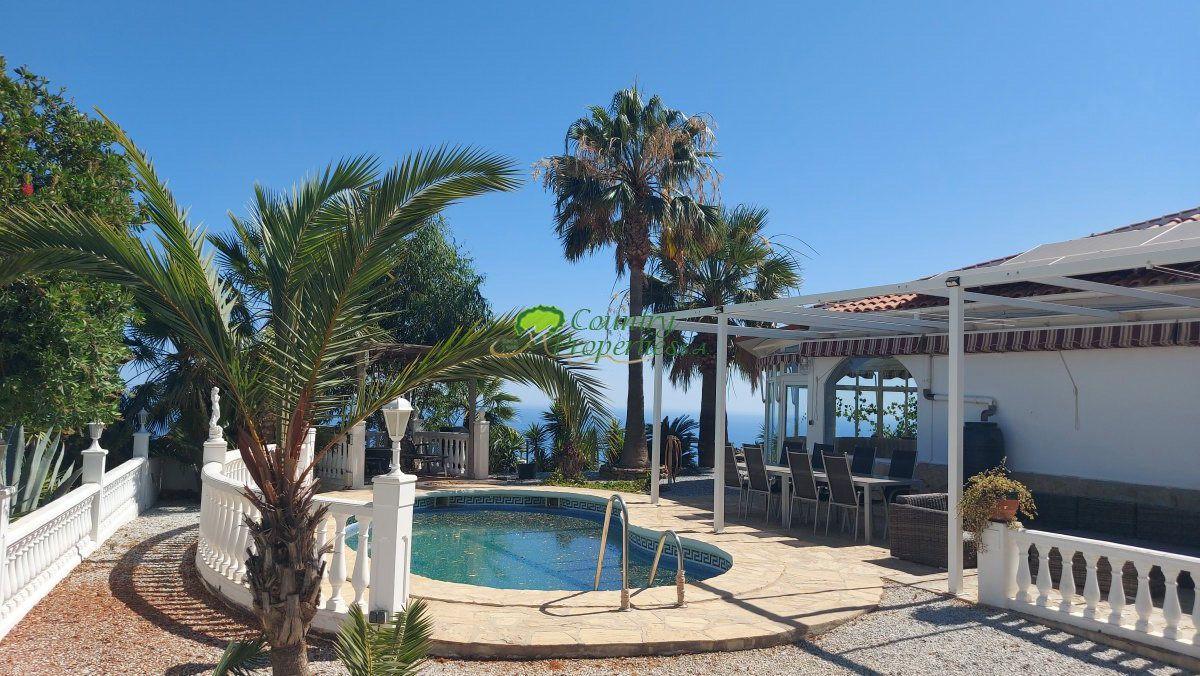 House for Sale in Arenas