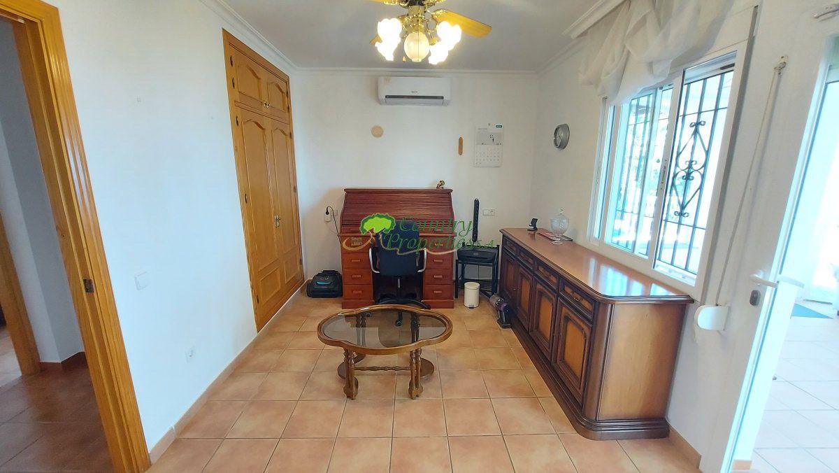 House for Sale in Arenas