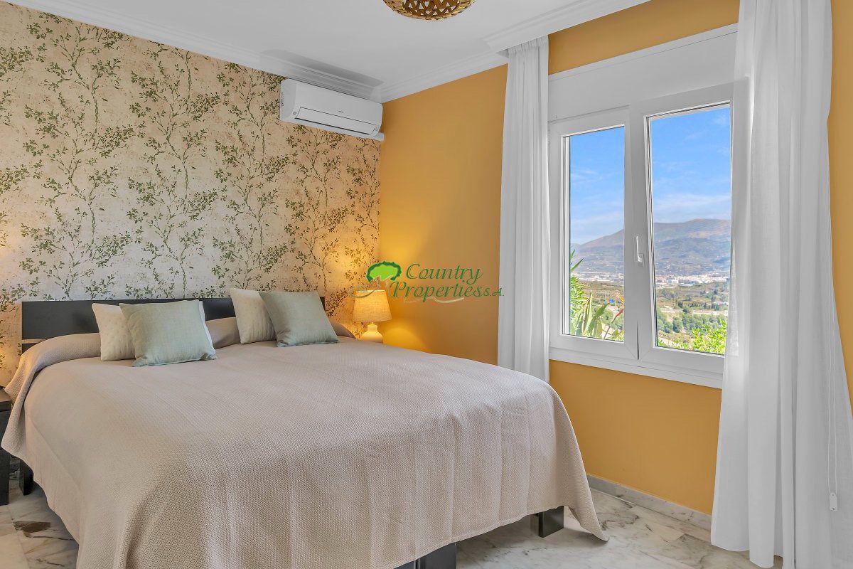 Villa for Sale in Vélez-Málaga