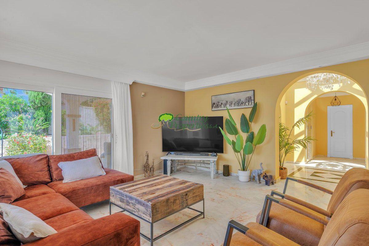 Villa for Sale in Vélez-Málaga
