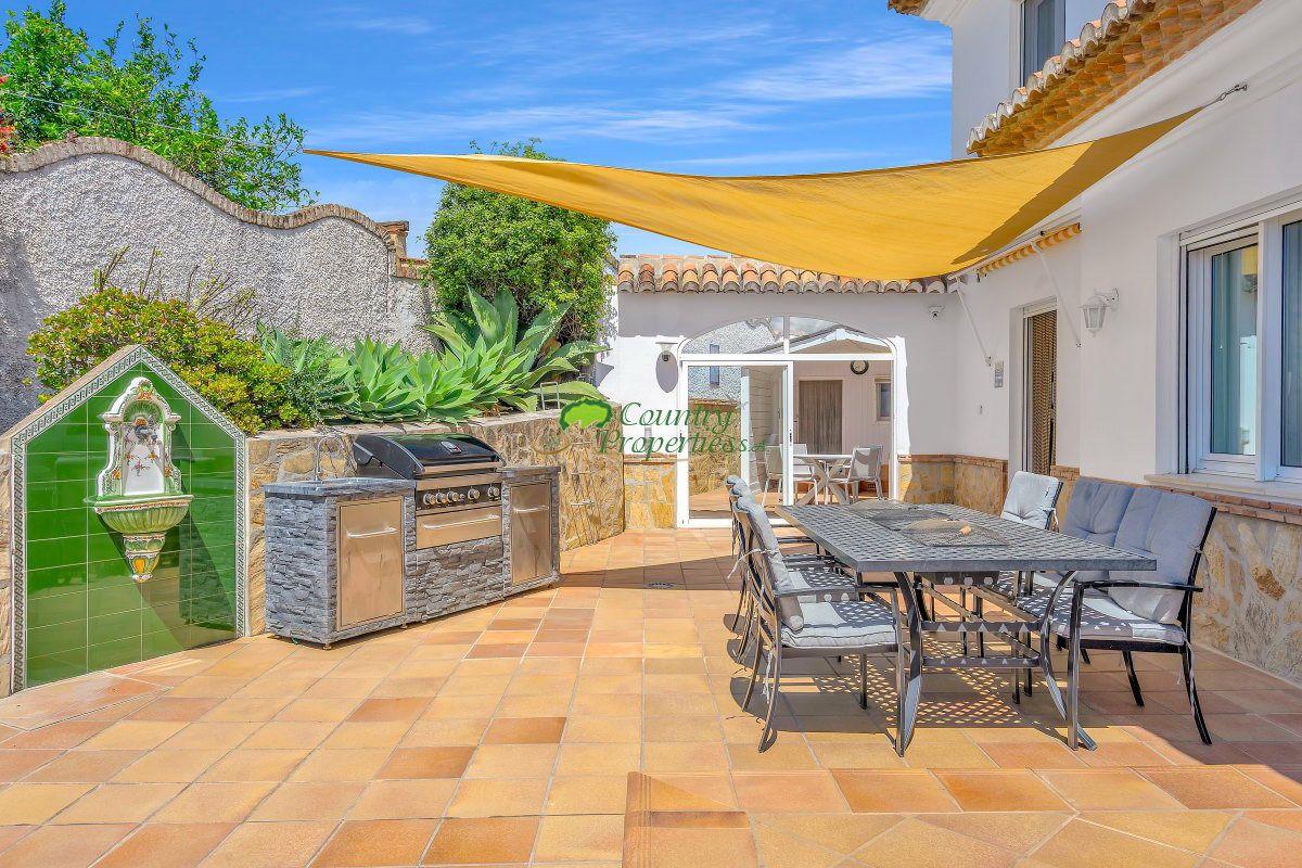 Villa for Sale in Vélez-Málaga