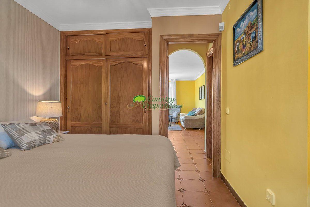 Villa for Sale in Vélez-Málaga