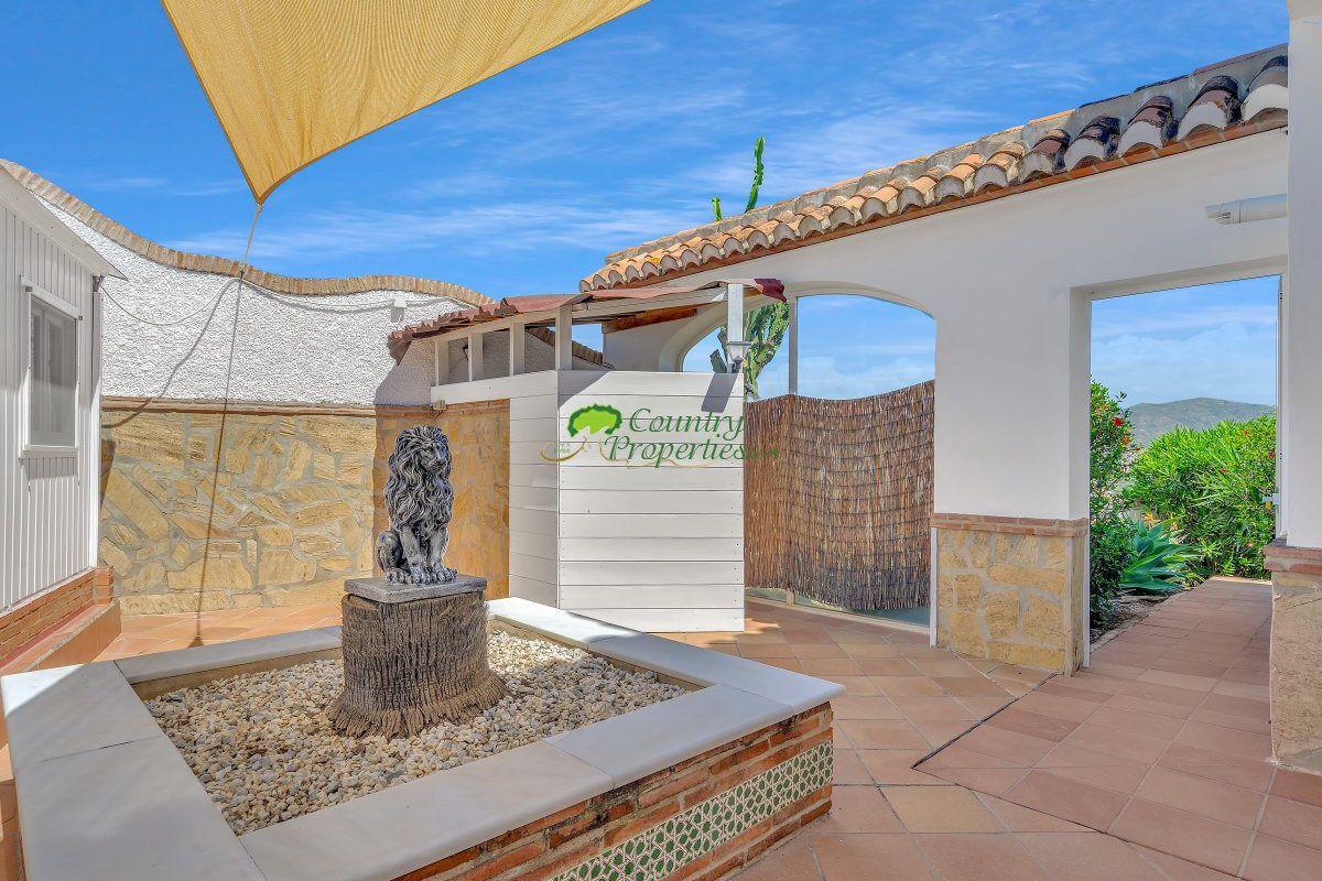 Villa for Sale in Vélez-Málaga