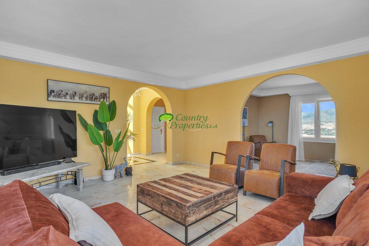 Villa for Sale in Vélez-Málaga