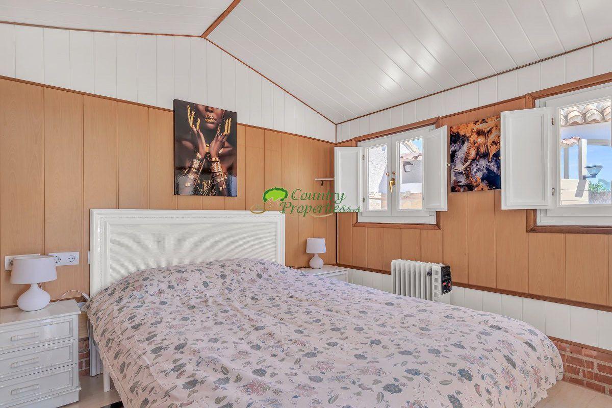 Villa for Sale in Vélez-Málaga