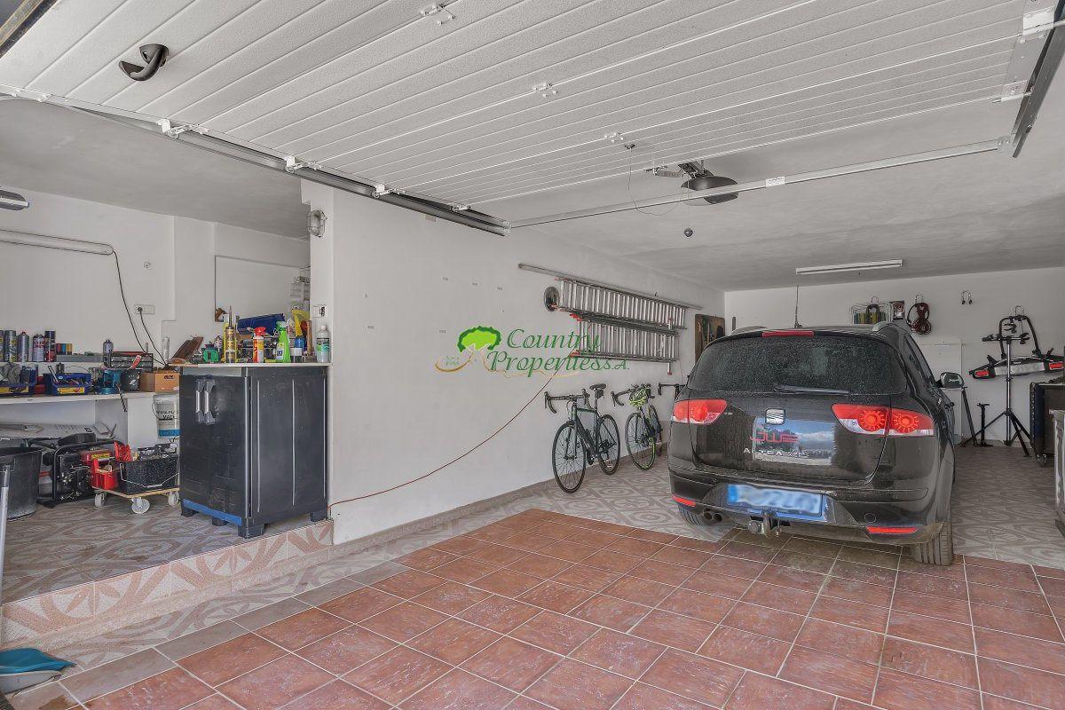 Villa for Sale in Vélez-Málaga