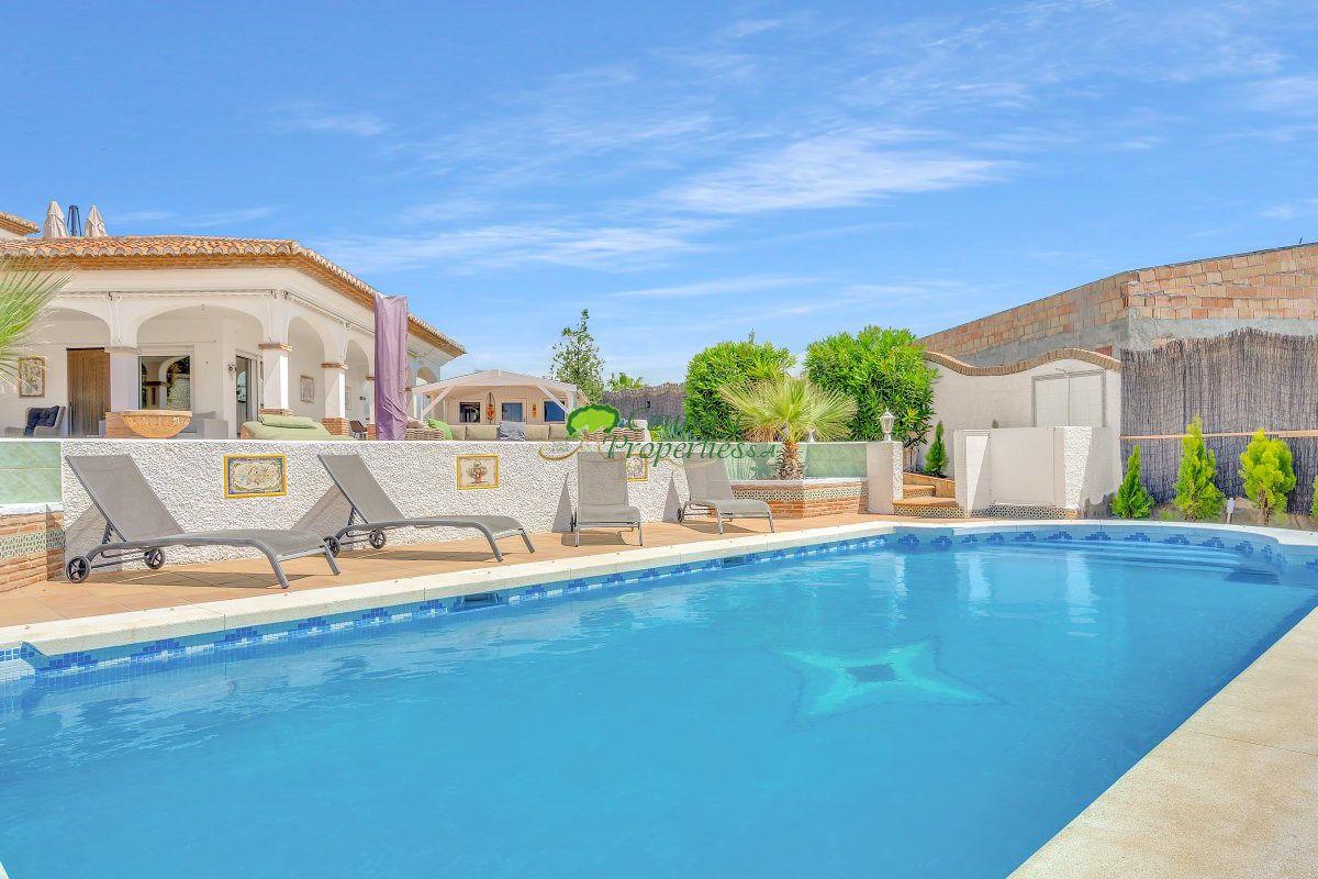Villa for Sale in Vélez-Málaga