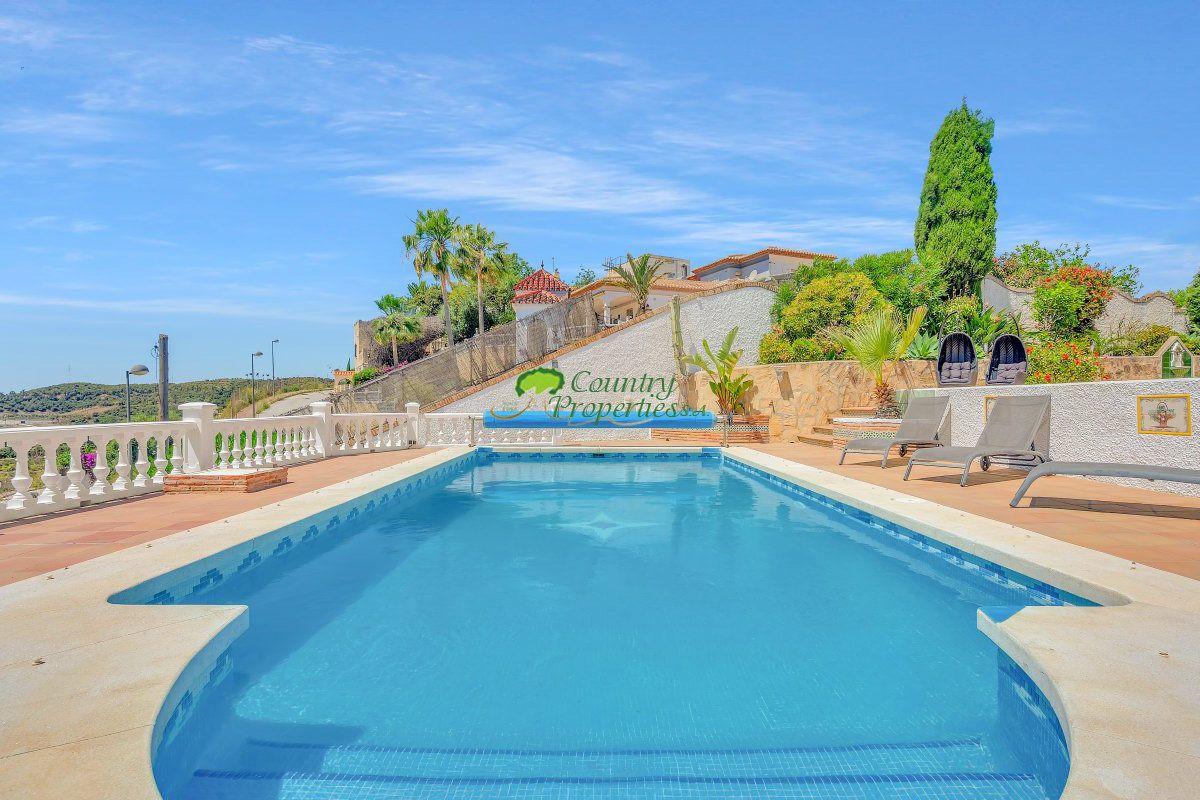 Villa for Sale in Vélez-Málaga