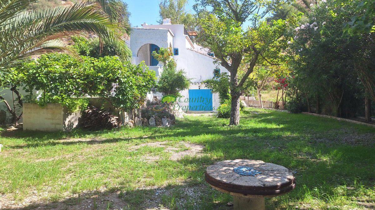 House for Sale in Canillas de Albaida