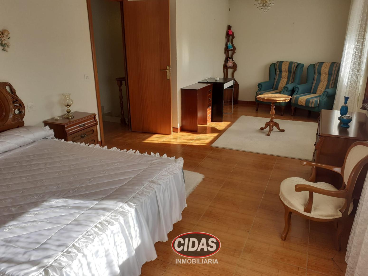 House for Sale in Cuadros