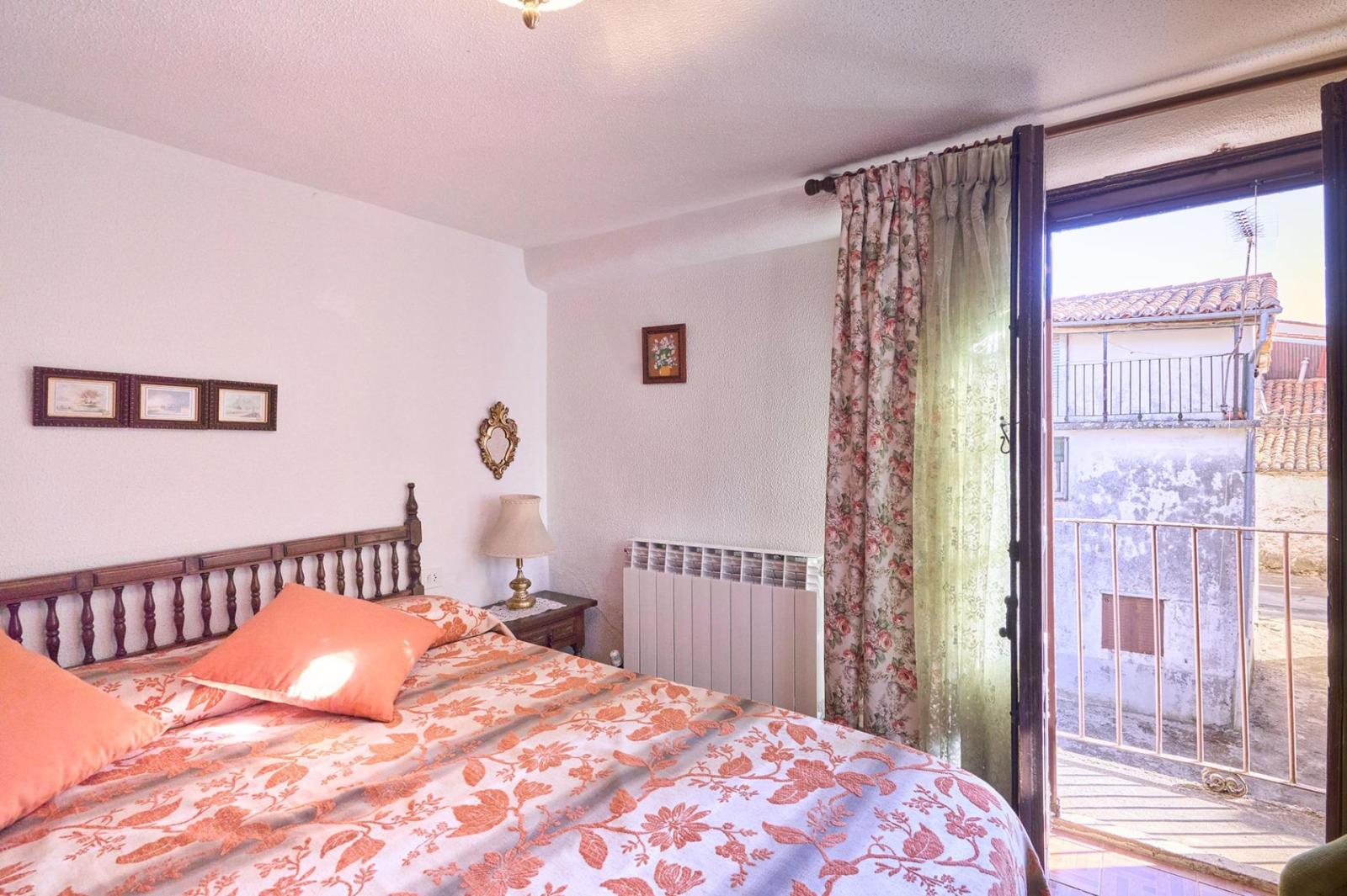 Chalet for Sale in Navacarros