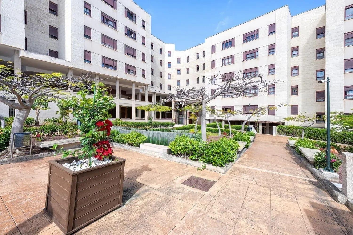 Flat for Sale in Las Palmas de Gran Canaria