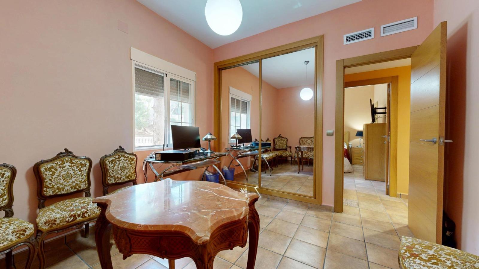 Chalet for Sale in Alzira