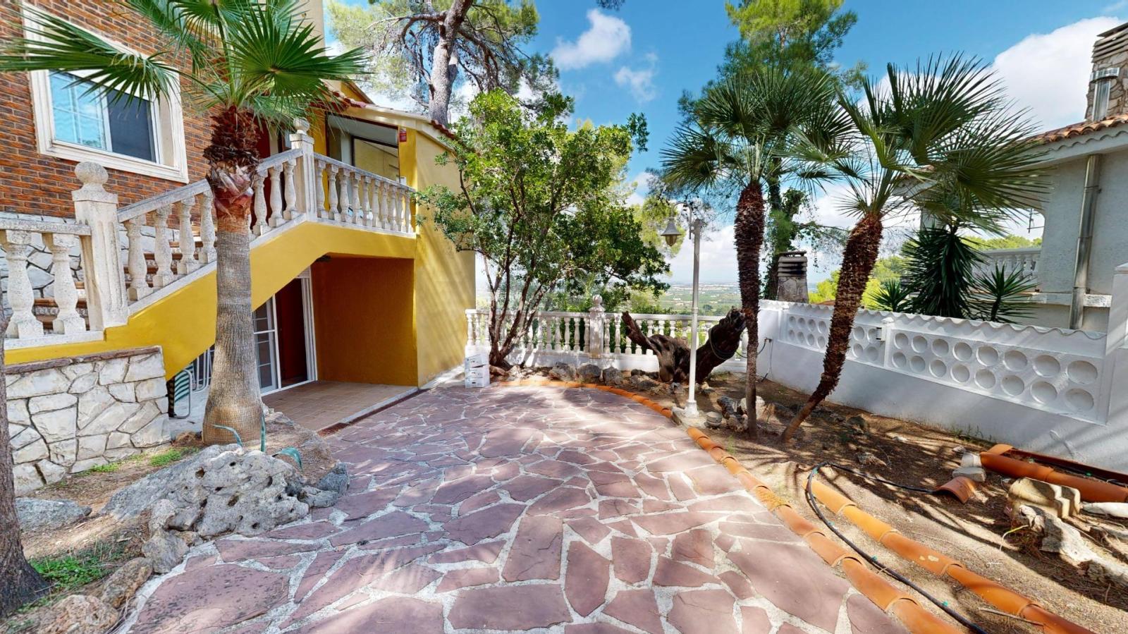 Chalet for Sale in Alzira