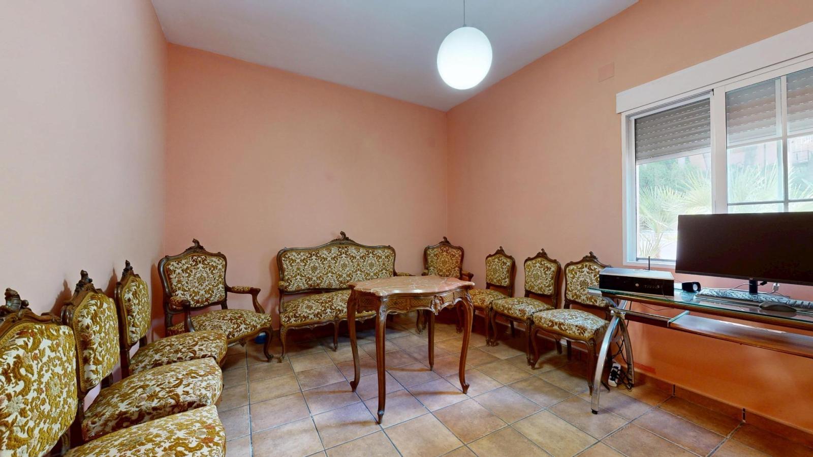Chalet for Sale in Alzira