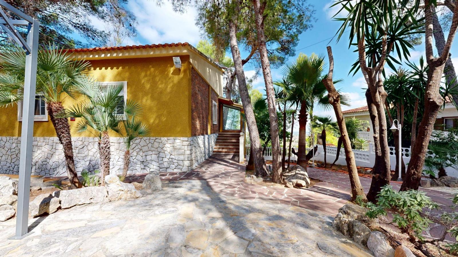 Chalet for Sale in Alzira