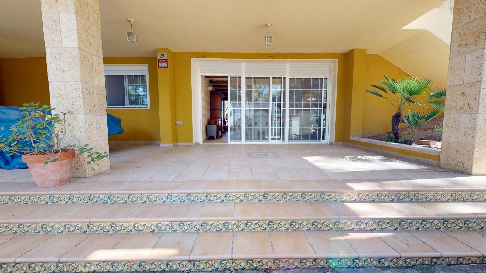 Chalet for Sale in Alzira