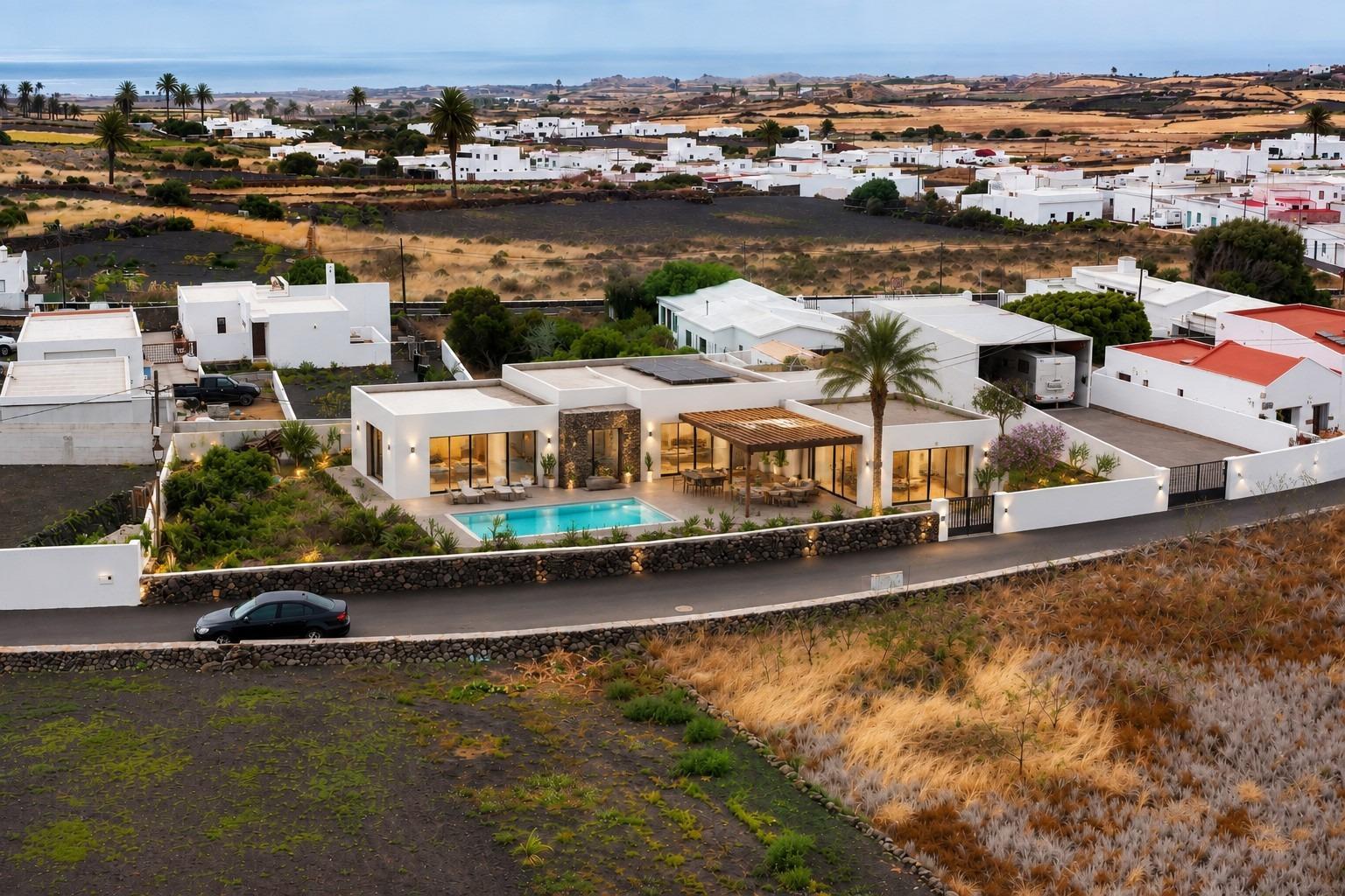 Plot for Sale in Haría