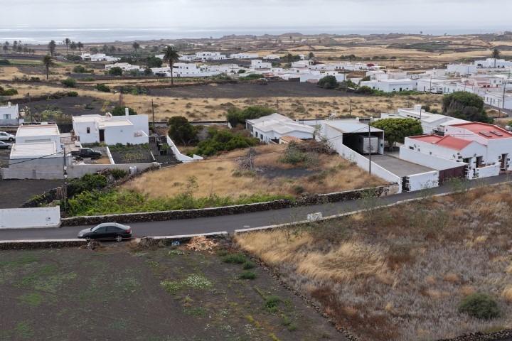 Plot for Sale in Haría