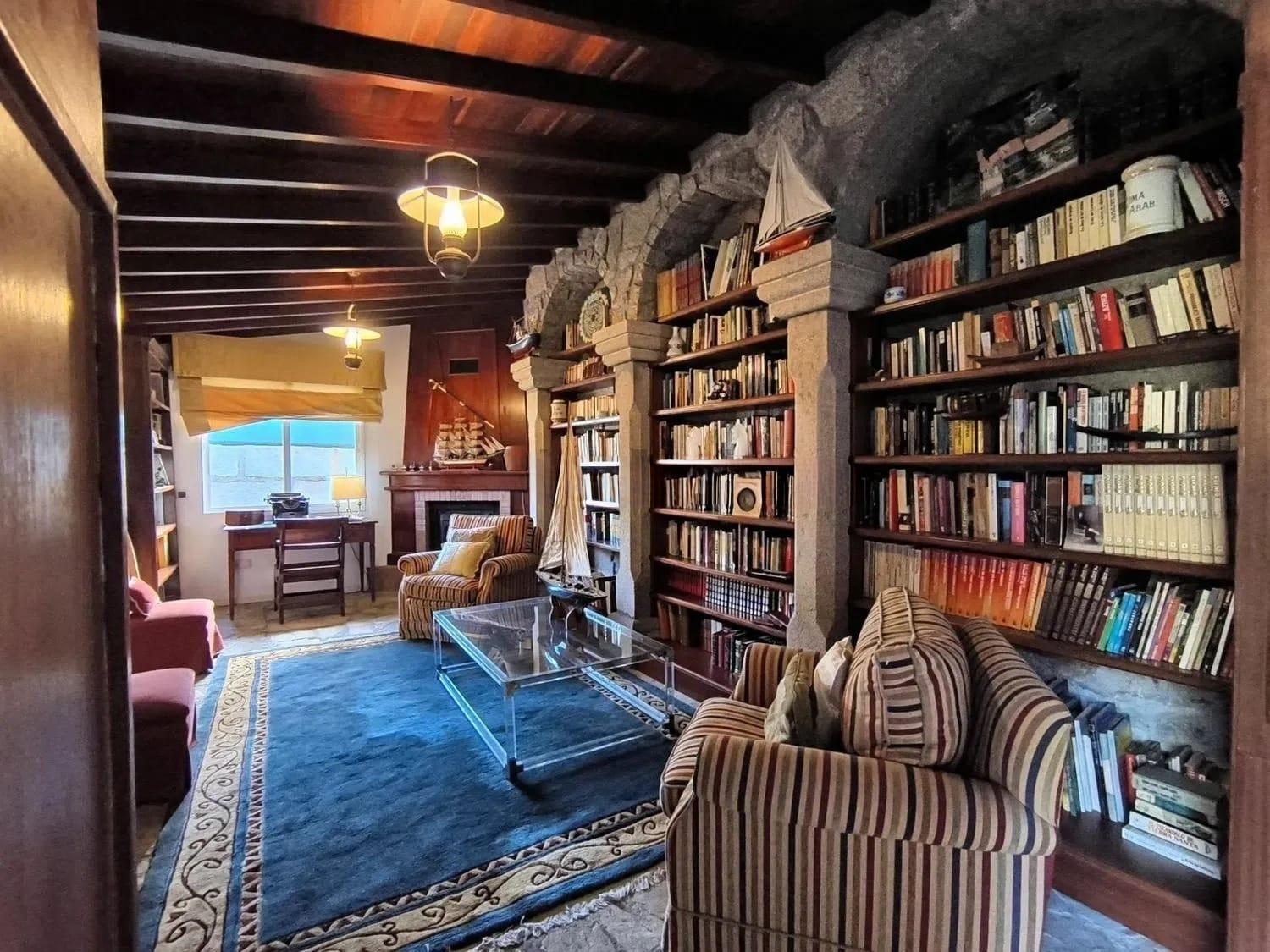 Chalet for Sale in Grove, O