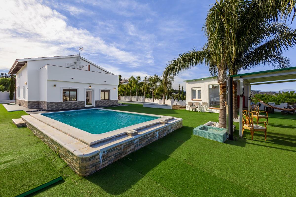 Villa for Sale in Alhaurín el Grande