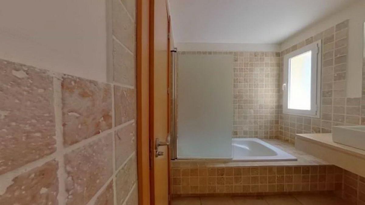 Apartment for Sale in Benahavís