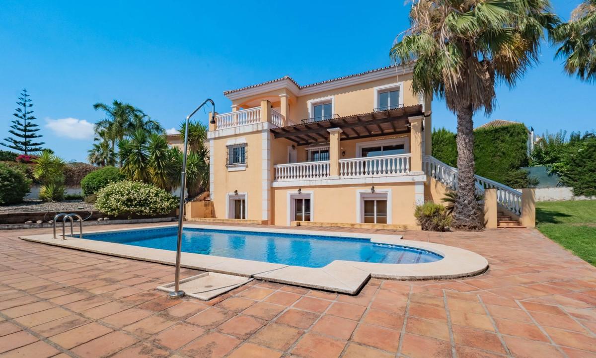 Villa for Sale in Coín