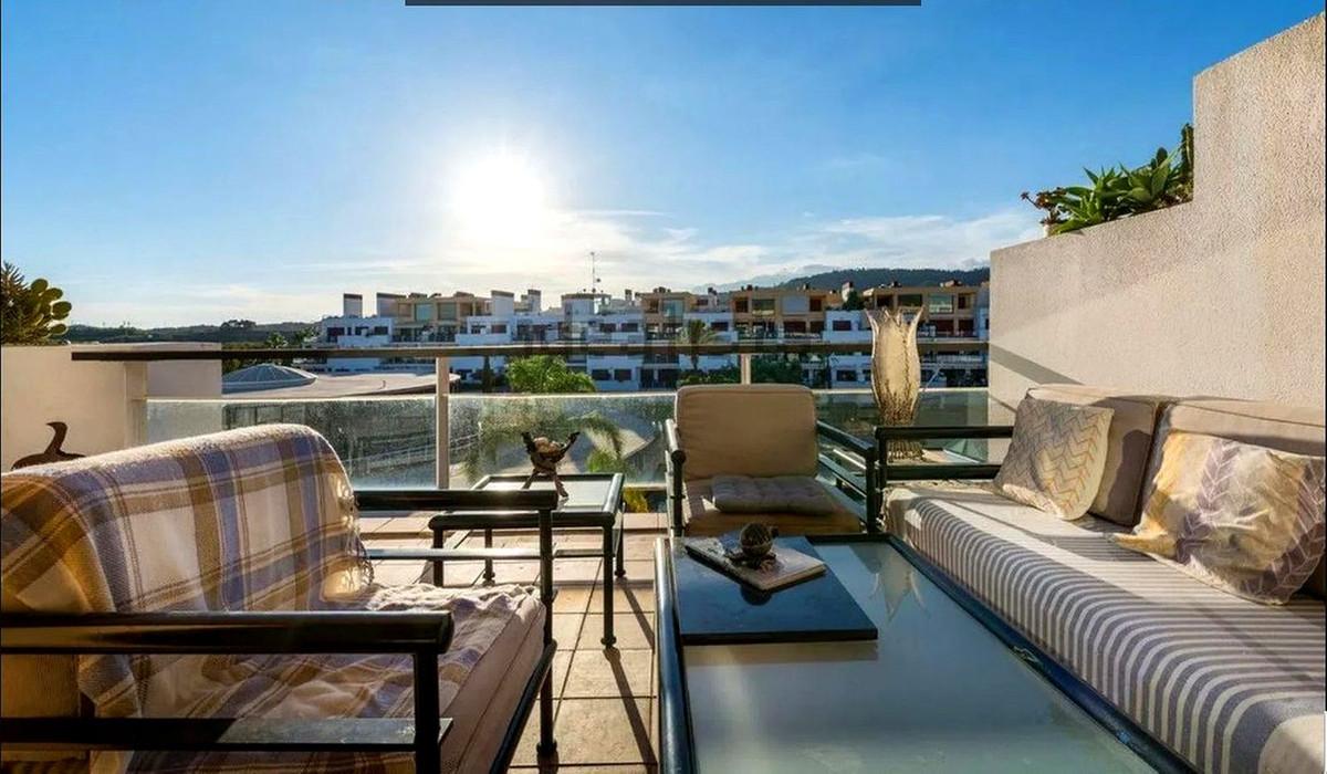 Apartment for Sale in Benahavís