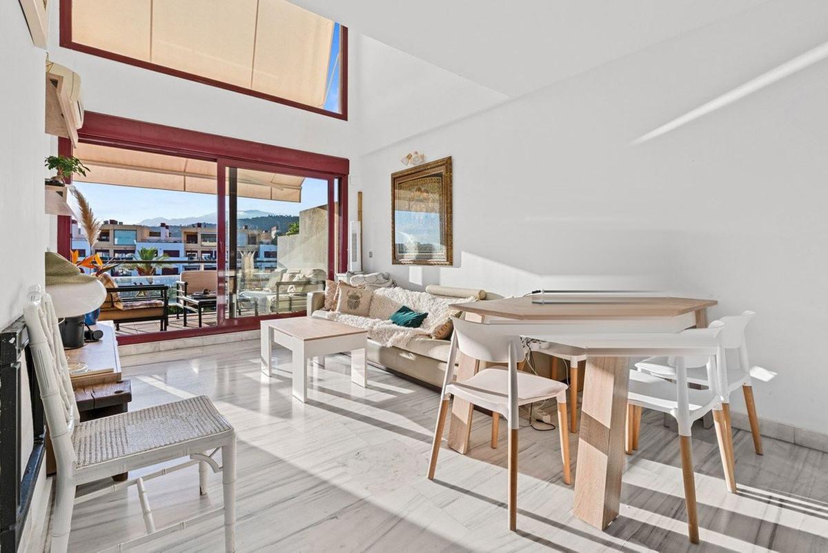 Apartment for Sale in Benahavís