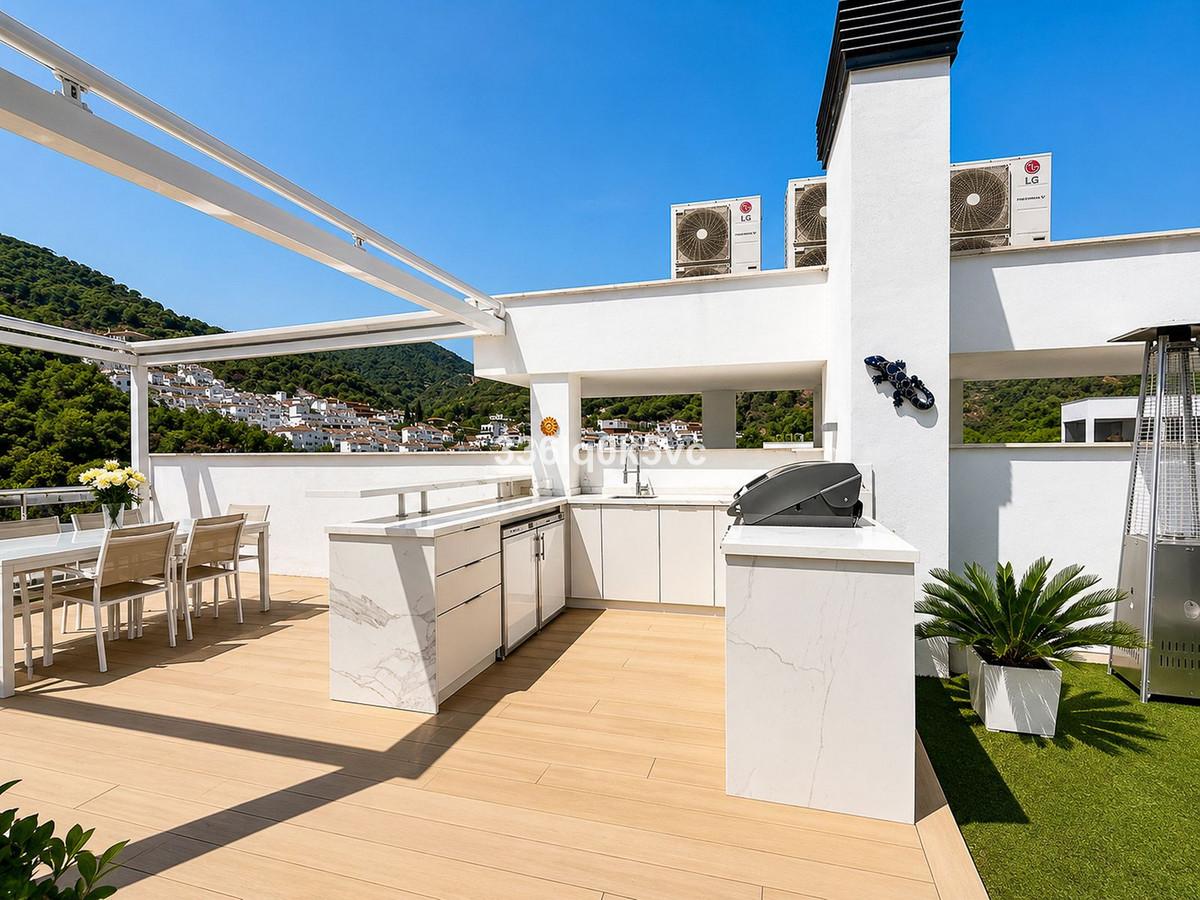 Penthouse for Sale in Benahavís